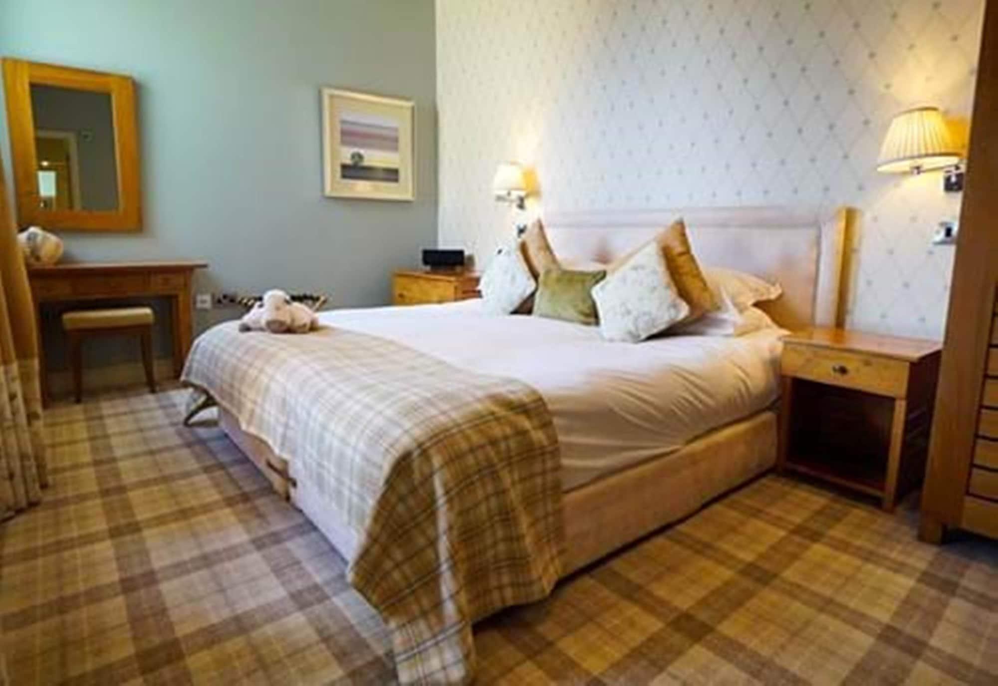 Feversham Arms Hotel & Verbena Spa Гелмслі Екстер'єр фото